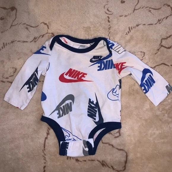 Nike Baby Boy Onesie Bundle - Picture 4 of 7